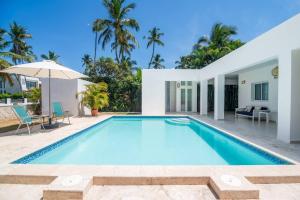 Swimmingpoolen hos eller tæt på Luxury villa in Beersheba, beautiful beach + 13 billeder