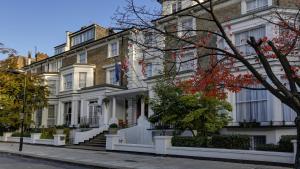 a large white house with stairs in front of it at Best Western Swiss Cottage Hotel in London