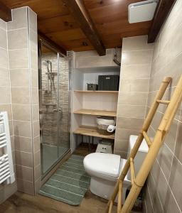 Koupelna v ubytování Le jardin privatif de Pauze Cauterets wifi et parking gratuits Vue panoramique