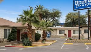 Το κτήριο όπου στεγάζεται  το πανδοχείο