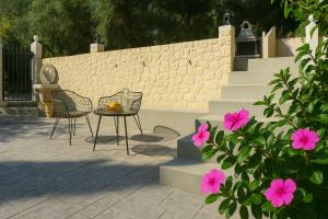 Κήπος έξω από το Corfu's Hidden Gem - Serene Quad