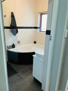 Ένα μπάνιο στο 41 on RUPERT