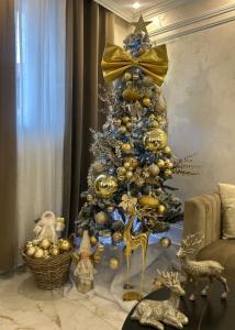 a christmas tree with gold and blue decorations in a living room at La Villa Dorée & SPA Netflix Parking Wifi in Kurtzenhouse +52 photos