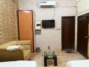 Galeriebild der Unterkunft Embassy inn Guest House Hyderabad in Hyderabad + 10 Fotos