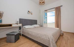 Giường trong phòng chung tại Apartman Sime Podaca-Makarska by Villas Guide