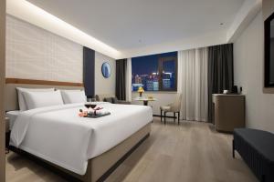 Postel nebo postele na pokoji v ubytování Huanman Hotel Luoyang Yingtianmen Jiefang Road Metro Station Branch