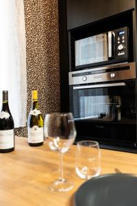 Η κουζίνα ή μικρή κουζίνα στο loveroom le donjon +18 φωτογραφίες