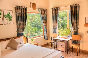 En eller flere senge i et værelse på Cosiana Homestay