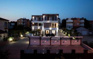 Tòa nhà nơi căn hộ tọa lạc