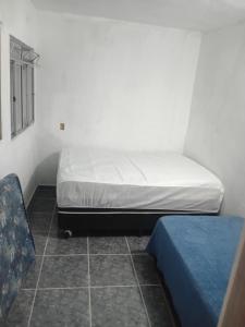 a small room with a bed and a couch at Chácara silva in Nova Serrana