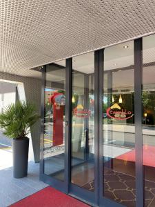 Πισίνα στο ή κοντά στο CAVALLO Hotel Noventa di Piave