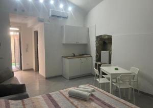 Η κουζίνα ή μικρή κουζίνα στο Diana Flavia Suite