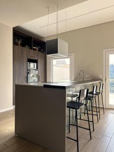 Кухня или мини-кухня в Casa dos Camilos - Douro View Terrace House
