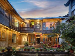 El edificio en el que está la habitación en casa particular