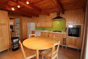 Køkken eller tekøkken på Chant De La Fontaine - La Bruyere