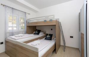 Ένα ή περισσότερα κρεβάτια σε δωμάτιο στο Villa Lemily with private pool by Villas Guide +40 φωτογραφίες