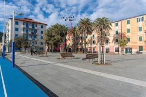 a street with benches and buildings and a kite at Paradiso blu Riva Trigoso in Riva Trigoso