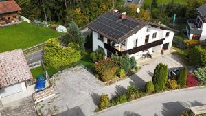 Το κτήριο όπου στεγάζεται  το διαμέρισμα