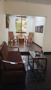 Гостиная зона в Transit villas & Hostels