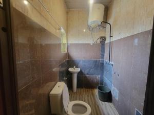 Ένα μπάνιο στο Canada World Hotel