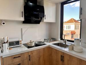 Η κουζίνα ή μικρή κουζίνα στο Sunkissed Haven +2 φωτογραφίες