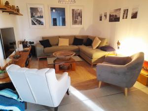 Posezení v ubytování "LA VILLA DES HAUTES MER" Villa 4 étoiles, 10 personnes, piscine privée chauffée, parc arboré, proche plage et marais