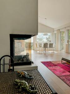 Χώρος καθιστικού στο Modern Design Villa On Älgö Island +20 φωτογραφίες