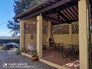 a pergola with tables and chairs on a patio at Tognazzi Casa Vacanze - Casa Dante in Villa del Monte