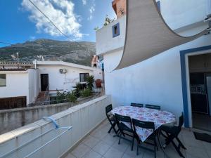 En generel udsigt til bjerge eller udsigt til bjerge taget fra lejligheden