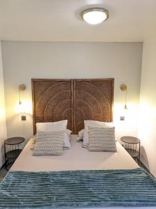 Ένα ή περισσότερα κρεβάτια σε δωμάτιο στο Gîte l'écume avec balnéo 10 minutes Mt St Michel