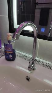 Ένα μπάνιο στο Monolocale 37 mq con giardino