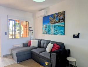 Posezení v ubytování Sunny Getaway with Pool & Rooftop Views VM77