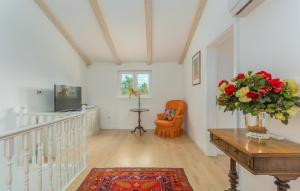 TV/trung tâm giải trí tại Villa Tre Colonne for 10 persons in Central Istria with 60 m2 private pool & sauna