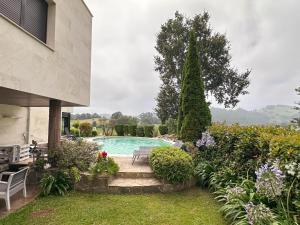 Swimmingpoolen hos eller tæt på Espectacular casa con piscina