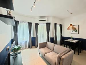 Χώρος καθιστικού στο Desaru Black Beach Sky Mirror Resort