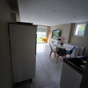 Μια τηλεόραση ή/και κέντρο ψυχαγωγίας στο L'aparté Tournonaise