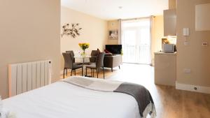 Ένα ή περισσότερα κρεβάτια σε δωμάτιο στο Synergy Patrick Street