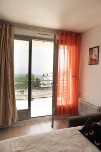 Postel nebo postele na pokoji v ubytování Altitude 1760 - Studio with sunny balcony + 23 fotografií