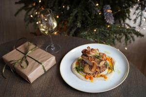 Jídlo v hotelu nebo okolí