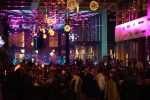 Huéspedes de Nirvana Cosmopolitan Hotel - Convention & Sports Center 94 fotos más