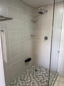 Et badeværelse på 92 Laguna La Crete