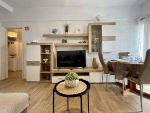 Η κουζίνα ή μικρή κουζίνα στο Yvonne Beach Apartment by Refugio