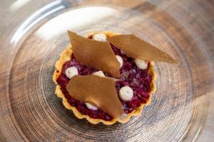 a pie sitting on a glass plate with a dessert at Agriturismo Maso le 4 stagioni in Arco