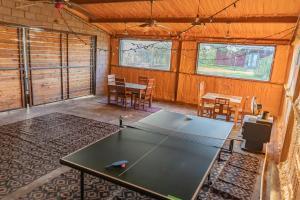 Φωτογραφία από το άλμπουμ του Sunset Oaks Retreat Events, Farm Animals & Views σε Saint Jo