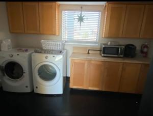 Φωτογραφία από το άλμπουμ του Sunset Oaks Retreat Events, Farm Animals & Views σε Saint Jo +117 φωτογραφίες