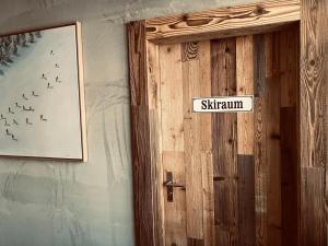 a sign on the door of a room with a sign on it at Sust Lodge in Hospental