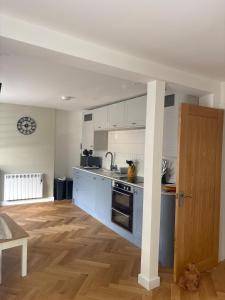 Kuchyň nebo kuchyňský kout v ubytování Flat in Royal Wootton Bassett