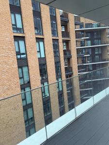 Balkón nebo terasa v ubytování Skyline Serenity Docklands Penthouse by Quibid Stays