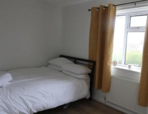 En eller flere senge i et værelse på Thornwood House By Horizon Stays