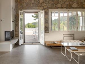 Μια τηλεόραση ή/και κέντρο ψυχαγωγίας στο Constantin Villa by Halkidiki Villas